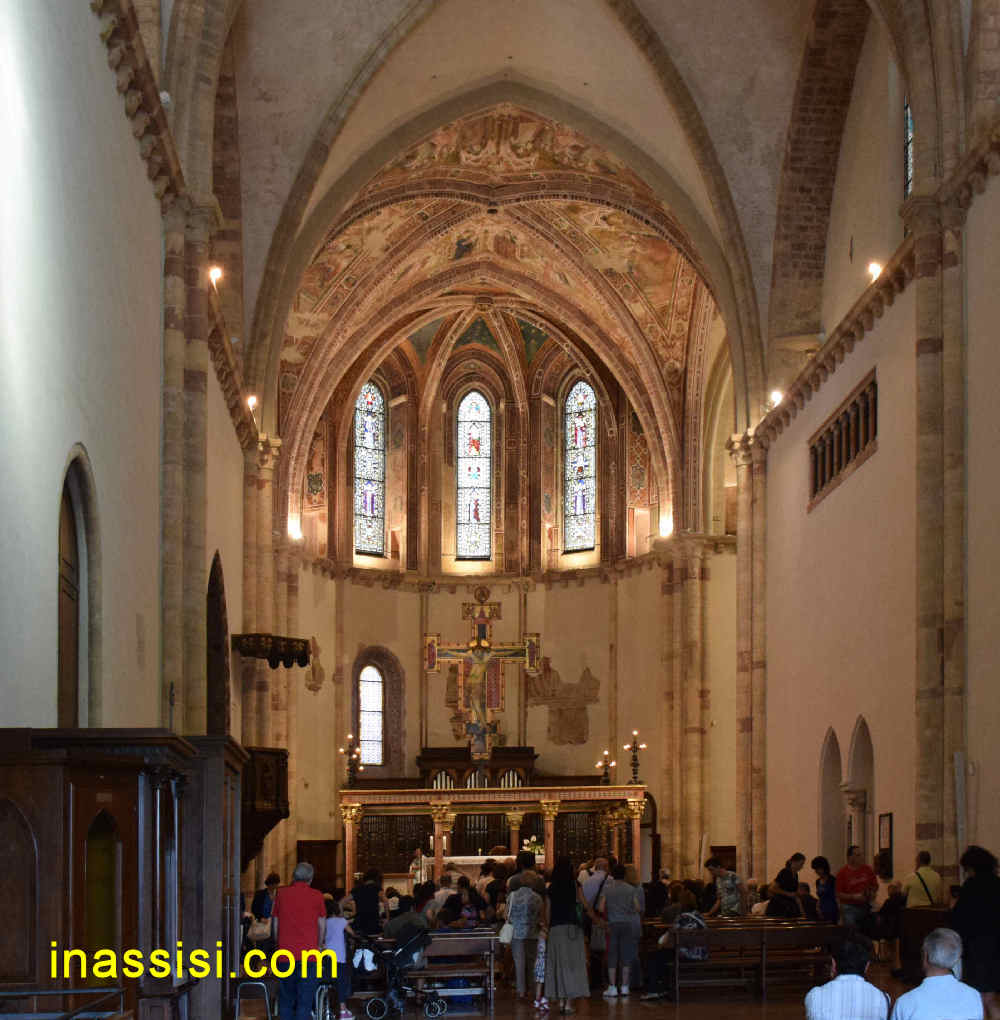 Basilica Santa Chiara Navata centrale