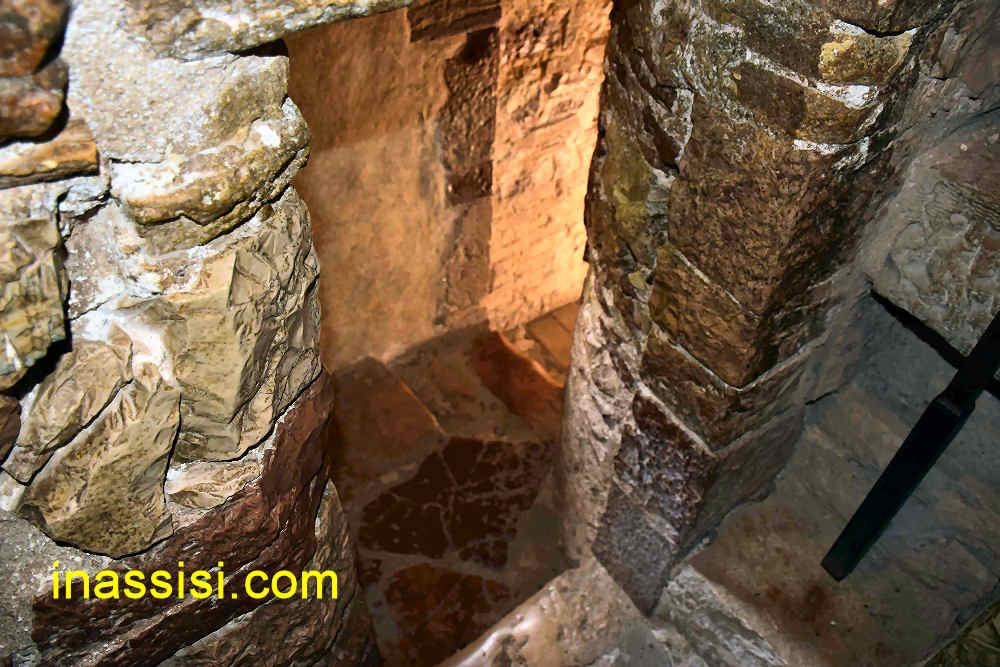 discesa vesro la grotta di San Francesco