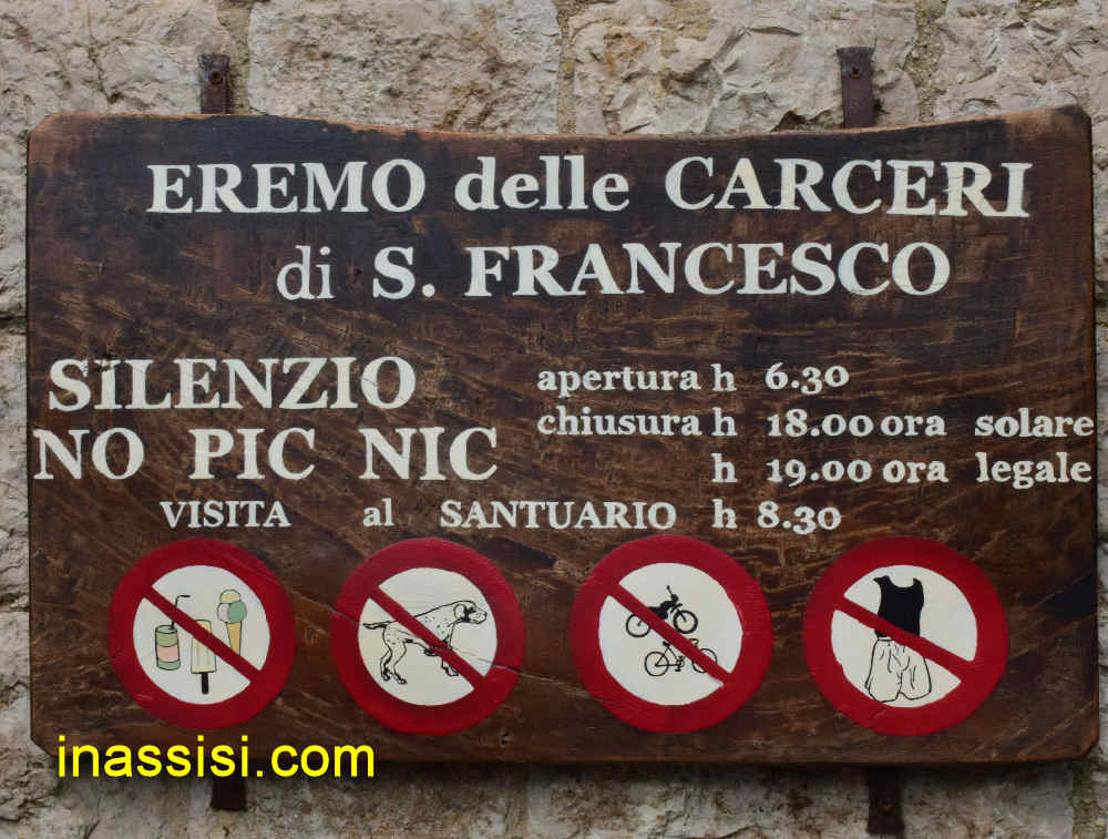 Santuario di Eremo delle Carceri divieti vari