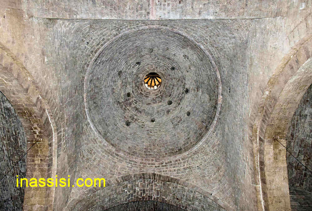 cupola con ogiva centrale